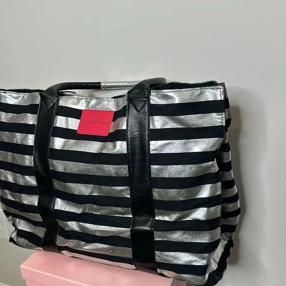 VICTORIA'S SECRET ZEBRA STRIPED TOTE BAG - Picture 7 of 10